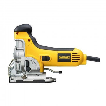 Scie sauteuse prise au...